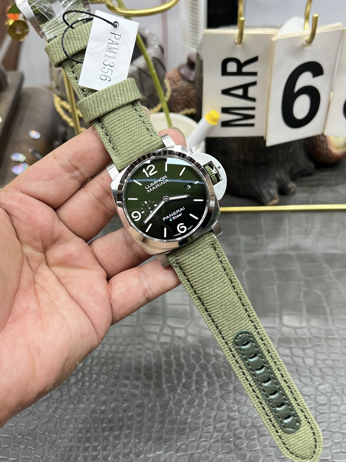 WellDesigned CBD Factory Panerai Luminor Marina 44mm “Verde Smeraldo”Emerald Green Vertical Gradient Sandwich Dial Green Canvas Strap (PAM01356) 1:1 Super Clone – DDP.9010 Movement 378